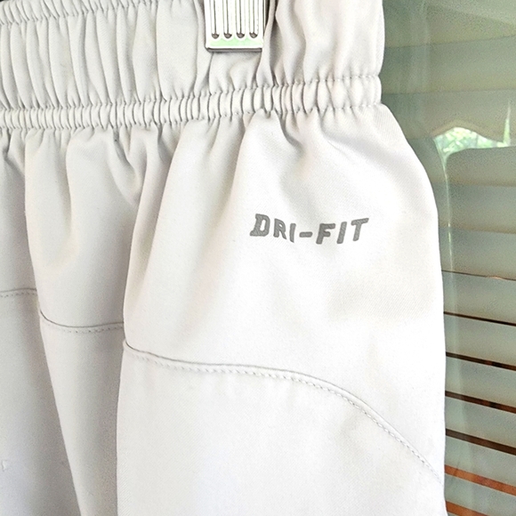 Nike Drifit Short XL - Picture 3 of 4